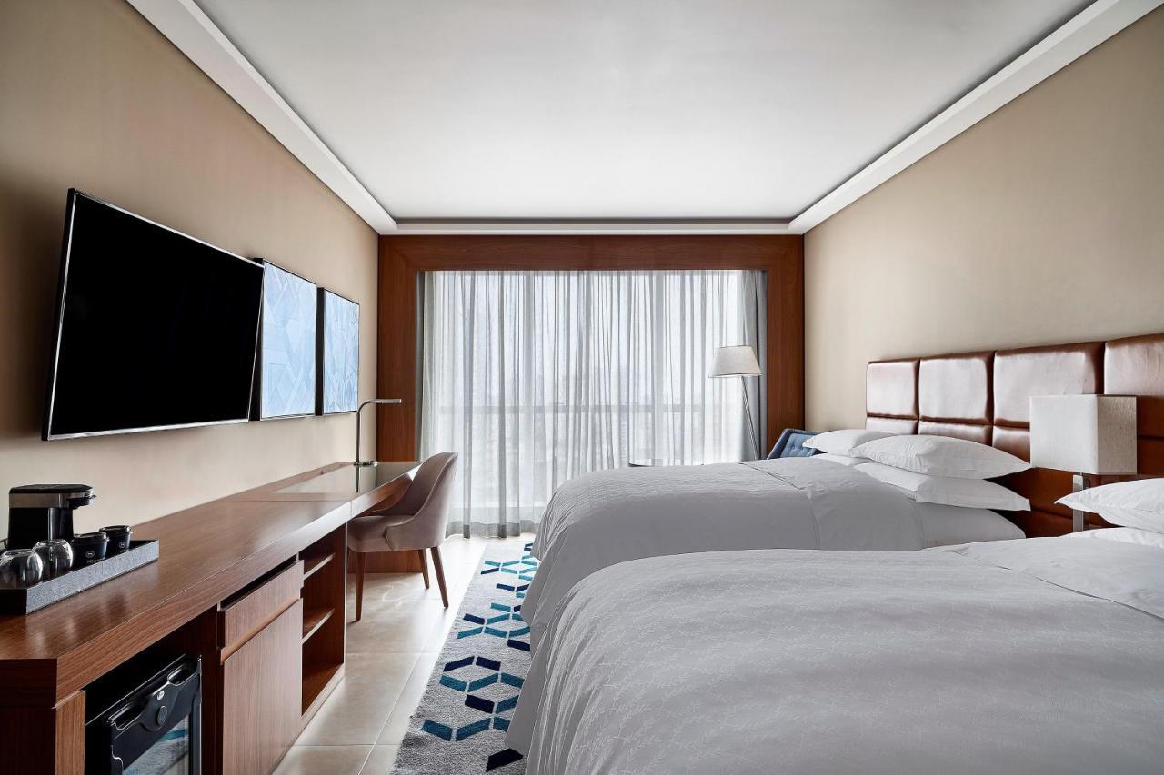 Sheraton Santos Hotel Exteriér fotografie A guest room at the Hilton Garden Inn