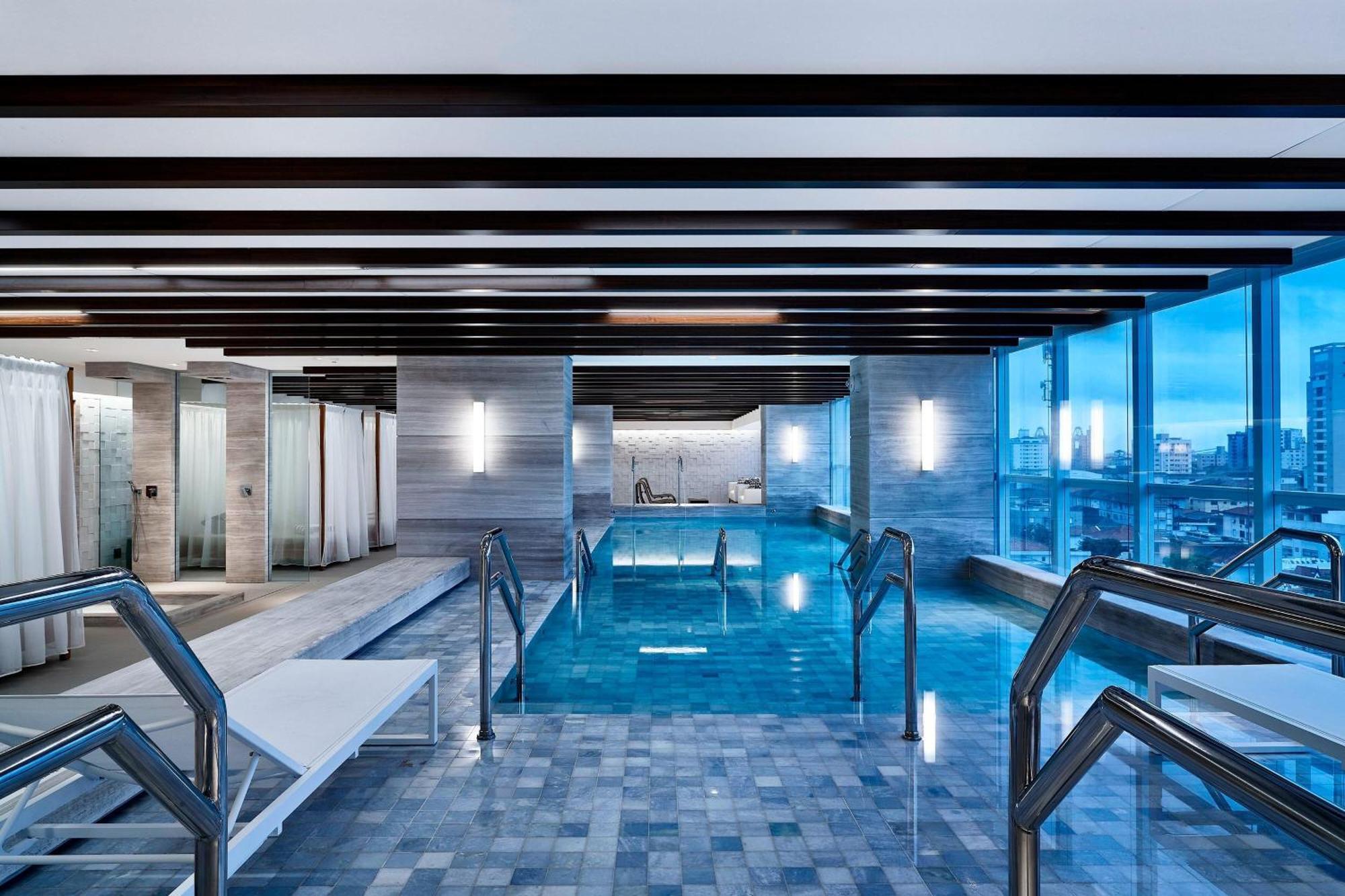 Sheraton Santos Hotel Exteriér fotografie The pool at the Ritz-Carlton, Osaka